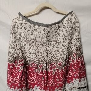 HMR0002 Mix Noveau Floral Red And White Pleated Skirt